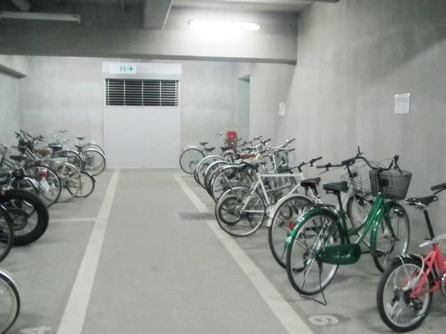 駐車場　★屋内駐輪場★