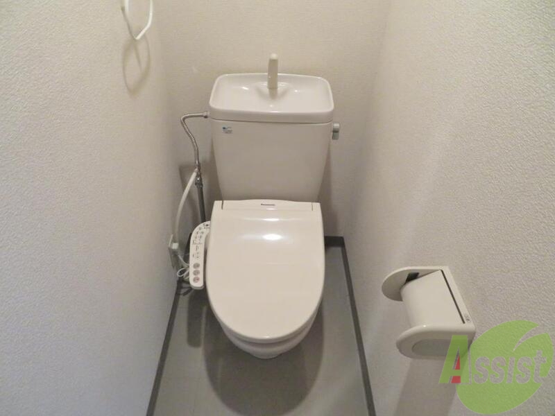 トイレ　各機能付きのトイレになります。便利にお使いいただけます。