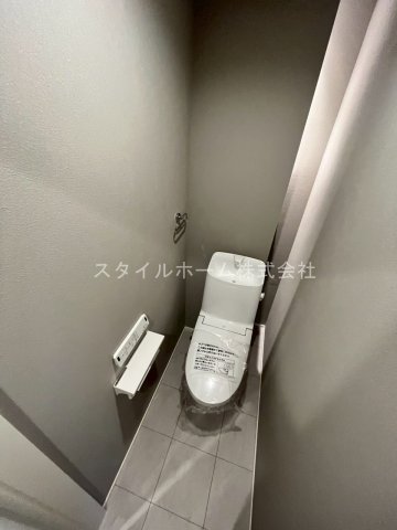 トイレ　別部屋写真です。
