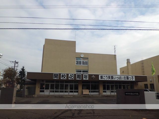 小学校　東山小学校（小学校）まで246m