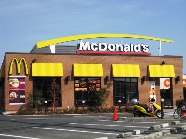 飲食店　マクドナルド倉敷宮前店（飲食店）まで923m