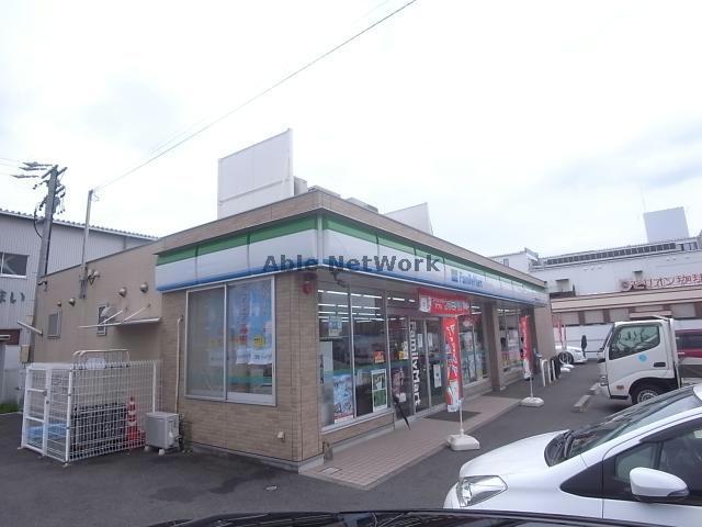 コンビニ　ファミリーマート大垣築捨町二丁目店（コンビニ）まで263m