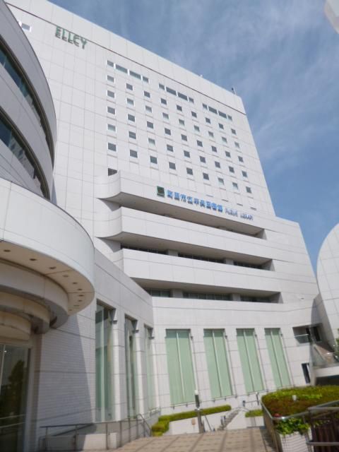 図書館　町田市立中央図書館（図書館）まで230m