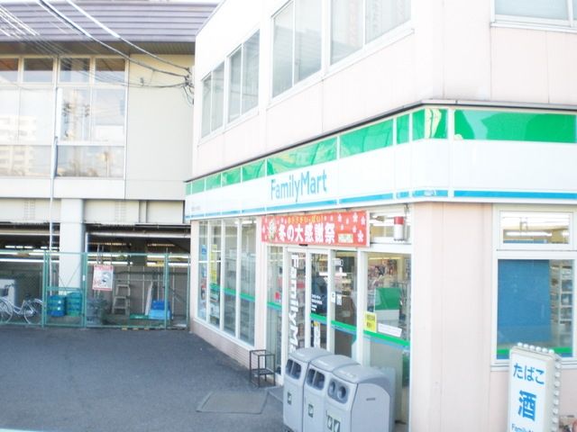 コンビニ　ファミリーマート（コンビニ）まで240m