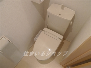 トイレ　シャワートイレ・収納あり