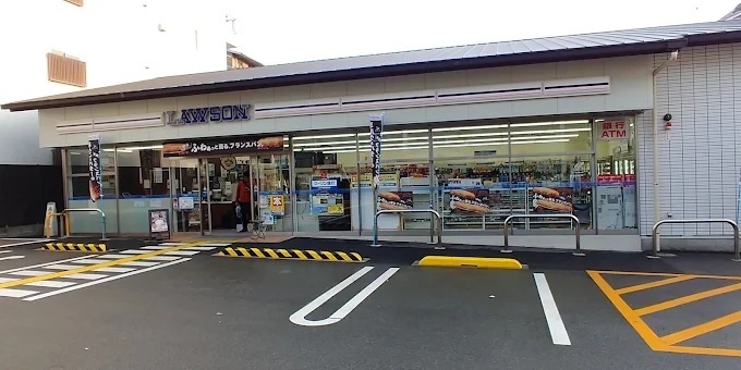 コンビニ　ローソン 伏見京町二丁目店（コンビニ）まで352m