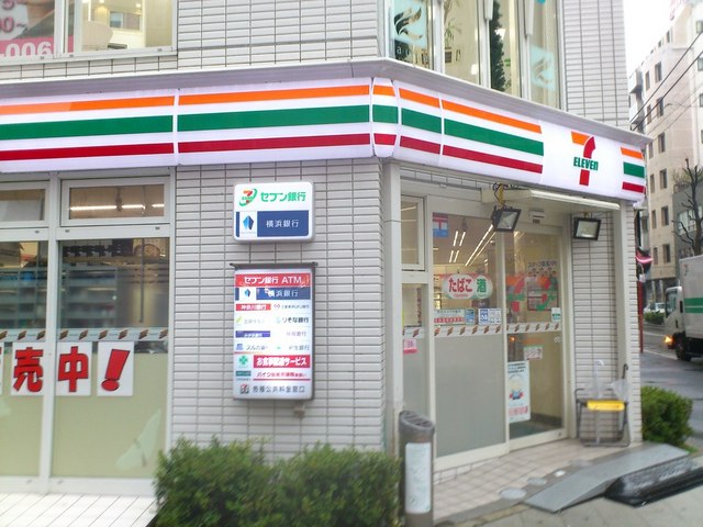 コンビニ　セブンイレブン（コンビニ）まで100m