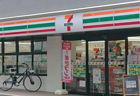 コンビニ　セブンイレブン 市谷砂土原町店（コンビニ）まで573m