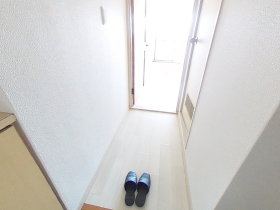 玄関　※別号室の写真です