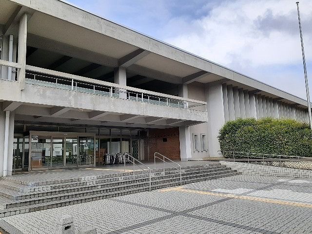 図書館　富山県立図書館（図書館）まで850m