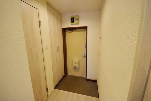 玄関　※別部屋参考写真