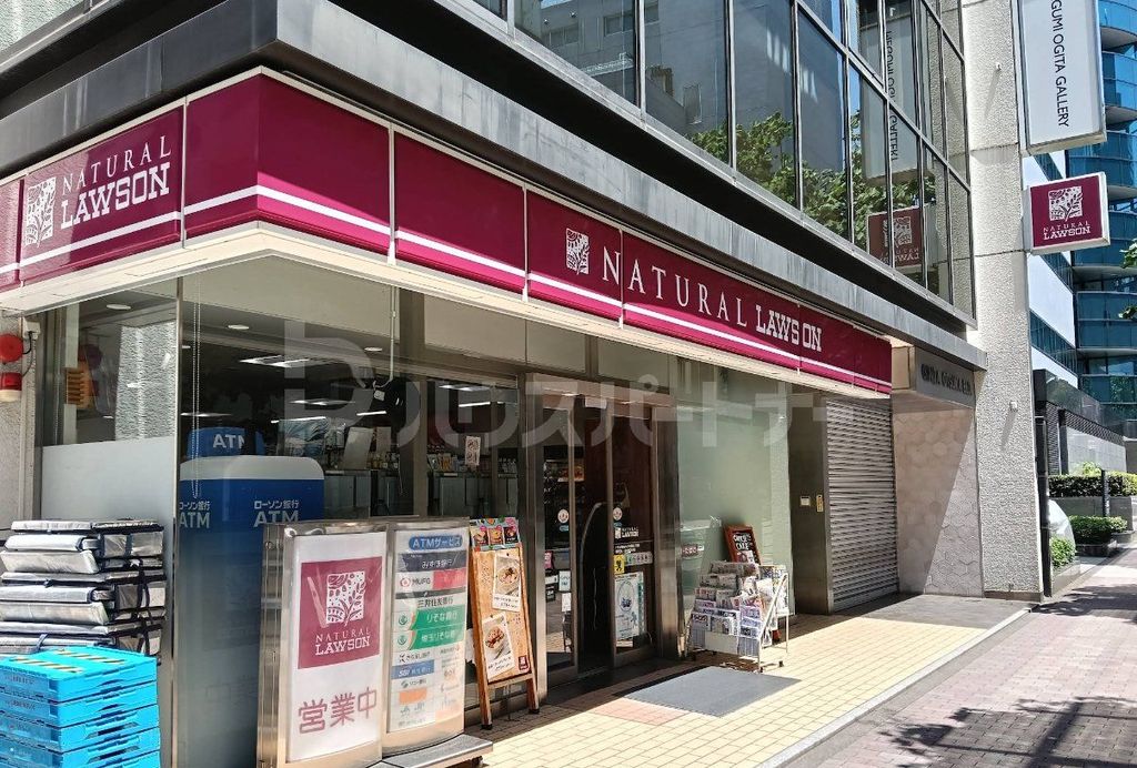 コンビニ　ナチュラルローソン銀座二丁目店（コンビニ）まで70m