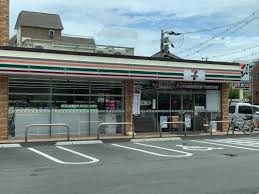 コンビニ　セブンイレブン 大阪山之内1丁目店（コンビニ）まで496m