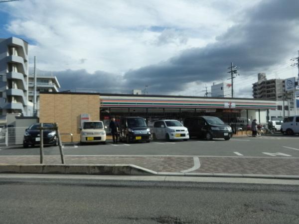 コンビニ　セブンイレブン富田林西口店（コンビニ）まで355m