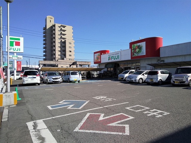 スーパー　フジ　高岡店（スーパー）まで1088m