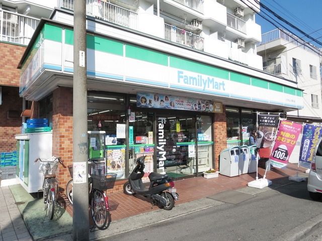 コンビニ　ファミリーマート（コンビニ）まで804m