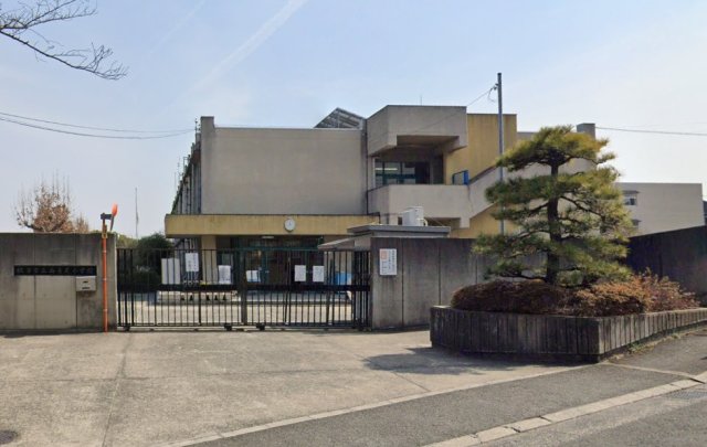 小学校　枚方市立西長尾小学校（小学校）まで779m