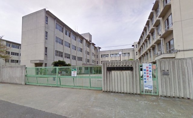 中学校　枚方市立長尾西中学校（中学校）まで556m