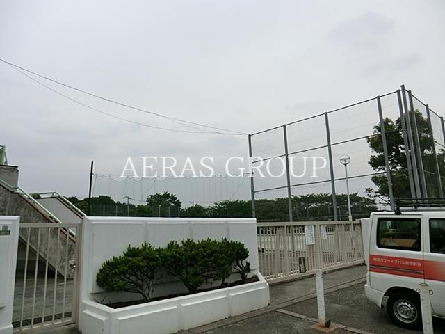 中学校　世田谷区立喜多見中学校（中学校）まで585m