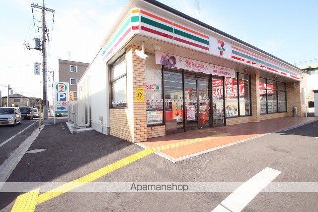 コンビニ　セブンイレブン（コンビニ）まで585m