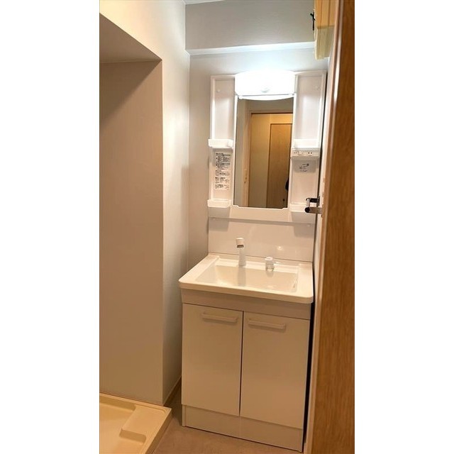 洗面設備　※同タイプ・別部屋の写真です。