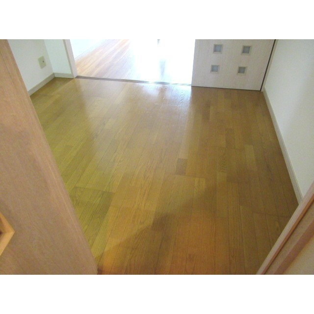 居室・リビング　※同タイプ・別部屋の写真です。
