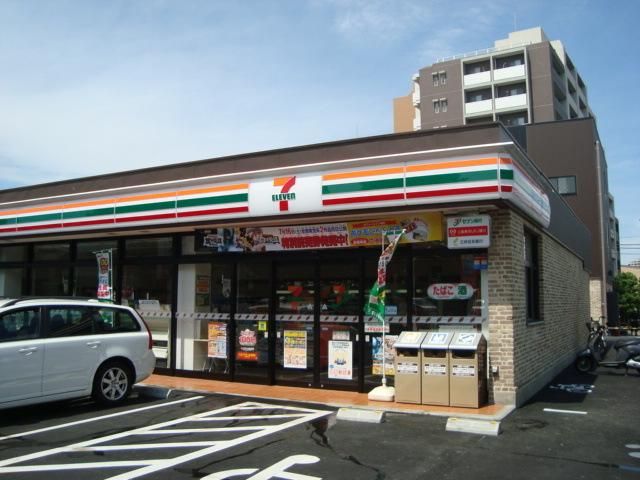 コンビニ　セブンイレブン南大沢駅前店（コンビニ）まで878m