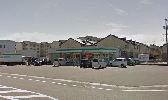 コンビニ　ファミリーマート芳田店（コンビニ）まで1286m