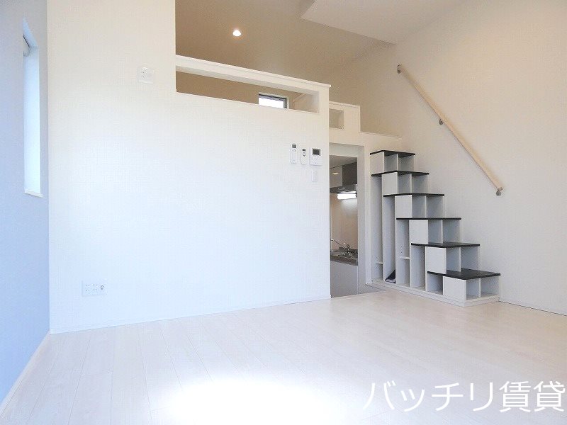 居室・リビング　同型タイプの為、現状を優先致します。
