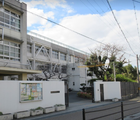 中学校　東大阪市立金岡中学校（中学校）まで443m