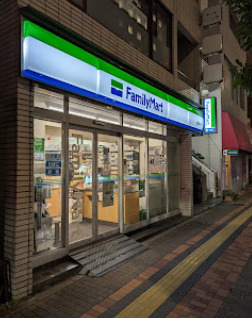 コンビニ　ファミリーマート 両国亀沢店（コンビニ）まで372m