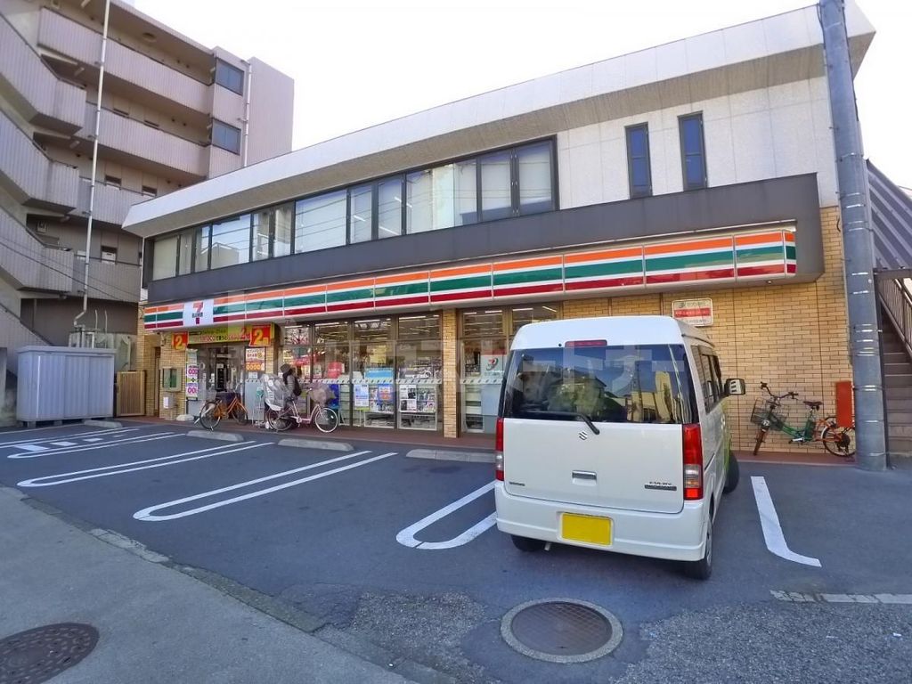 コンビニ　セブンイレブン本木店（コンビニ）まで660m