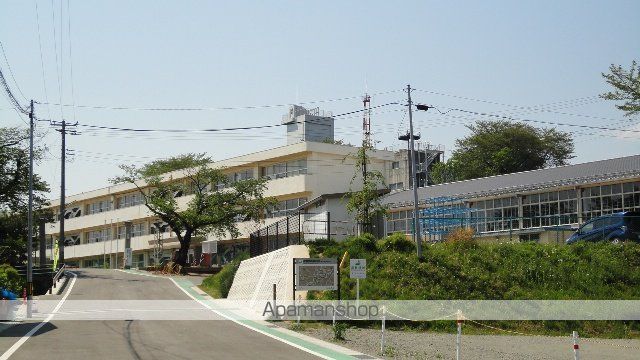 小学校　岳下小学校（小学校）まで800m