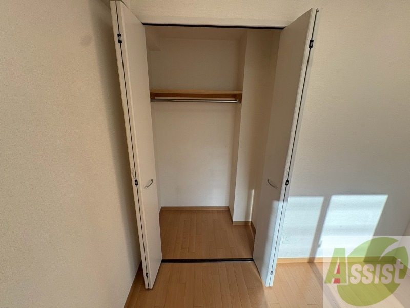 収納　寝室の収納です。部屋がすっきり片付きます。