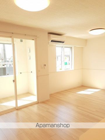 ベル フォレスト Iの居間写真