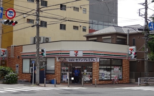 コンビニ　セブンイレブン横浜南吉田町4丁目店（コンビニ）まで182m