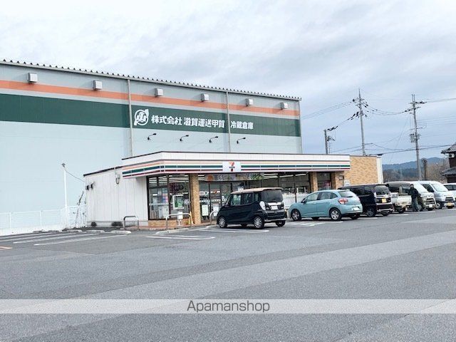 コンビニ　セブンイレブン（コンビニ）まで304m