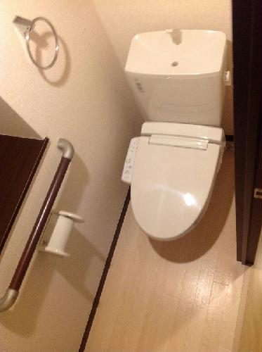 トイレ　温水洗浄便座付き