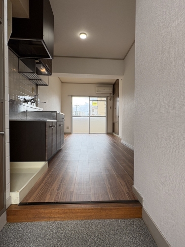 玄関　同系統の別部屋になります。現状を優先します。