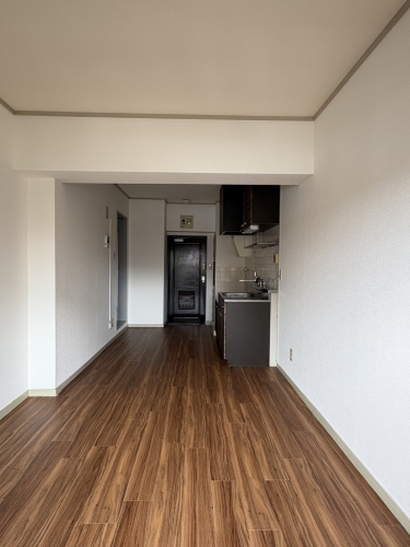 居室・リビング　同系統の別部屋になります。現状を優先します。
