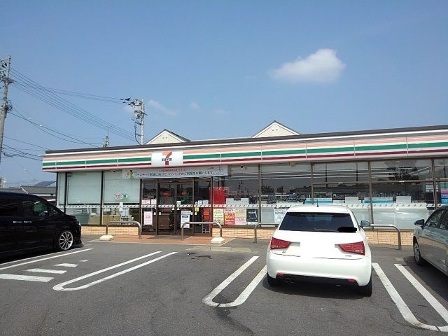コンビニ　コンビニセブンイレブン（コンビニ）まで700m