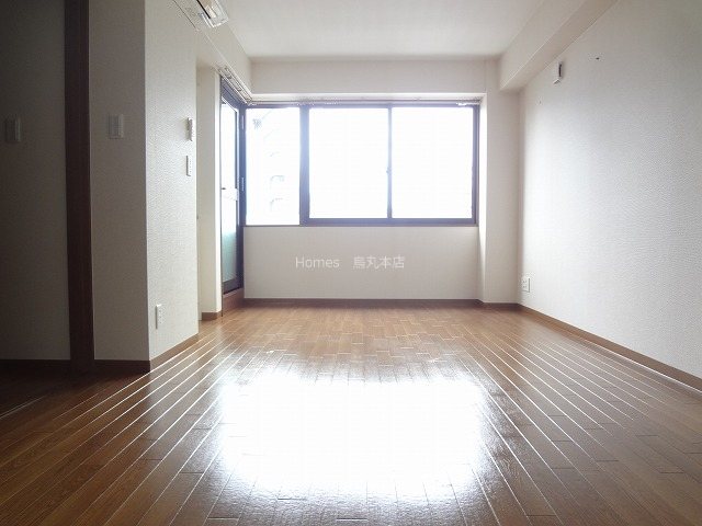 トーヨービルの居間写真