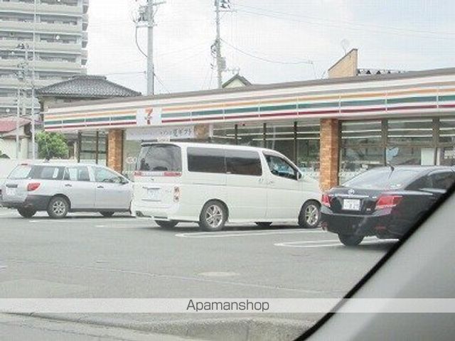 コンビニ　セブンイレブン（コンビニ）まで214m