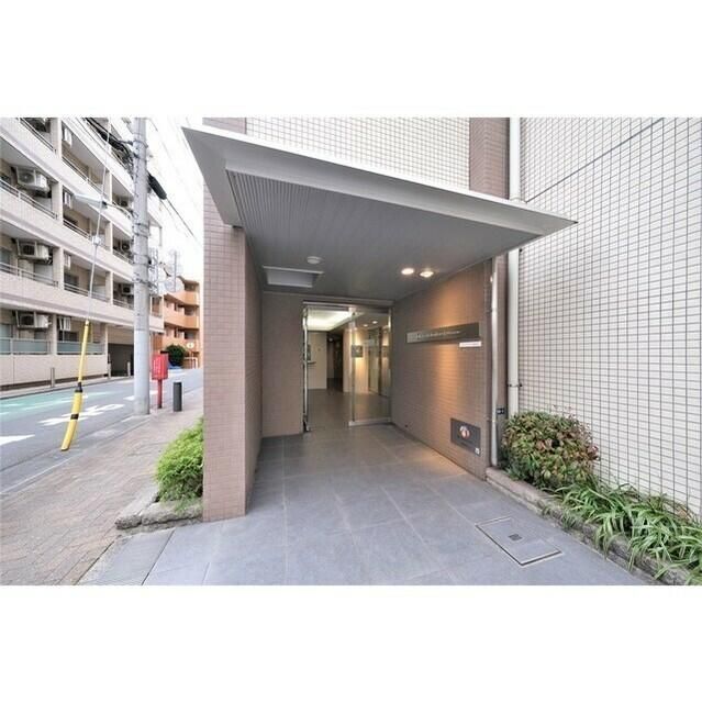 エントランス　落ち着いたエントランスです