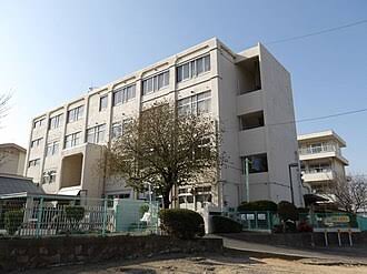 中学校　倉敷市立南中学校（中学校）まで1281m