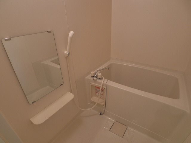 バス・シャワールーム　別号室の参考写真です。