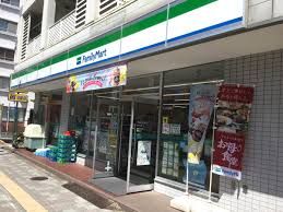 コンビニ　ファミリーマート 谷中店（コンビニ）まで112m