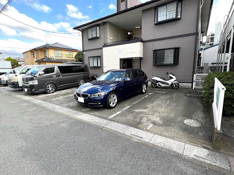 駐車場　敷地内駐車場（空き要確認）