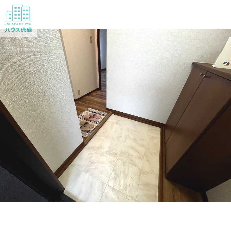 玄関　※写真は別号室