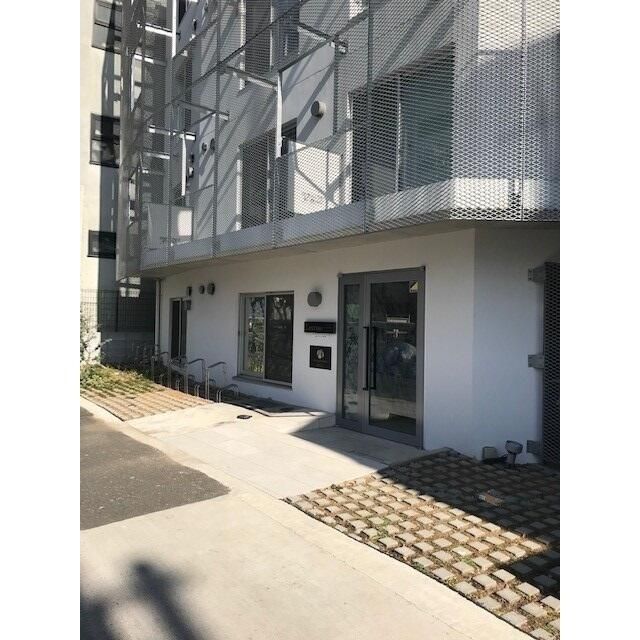 エントランス　※同間取り別部屋写真